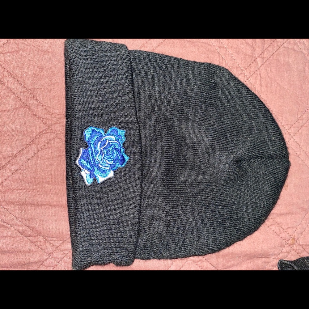 Cute black beanie/hat